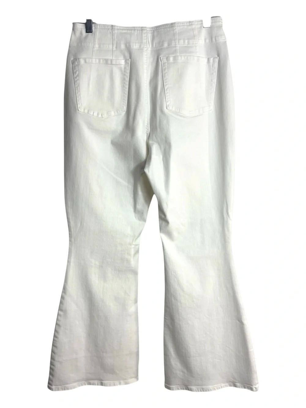 m jeans by MAURICES High Waisted Flare Jeans in White Size 14 SHORT — GORGEOUS!!
